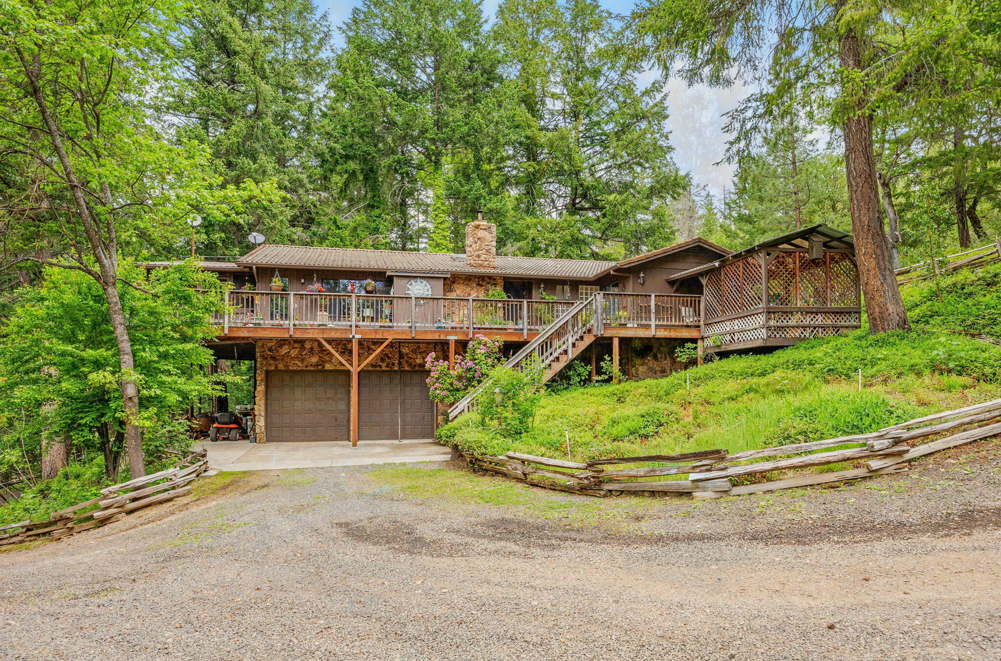 Property Photo: 850 Elk Creek Road OR 97541