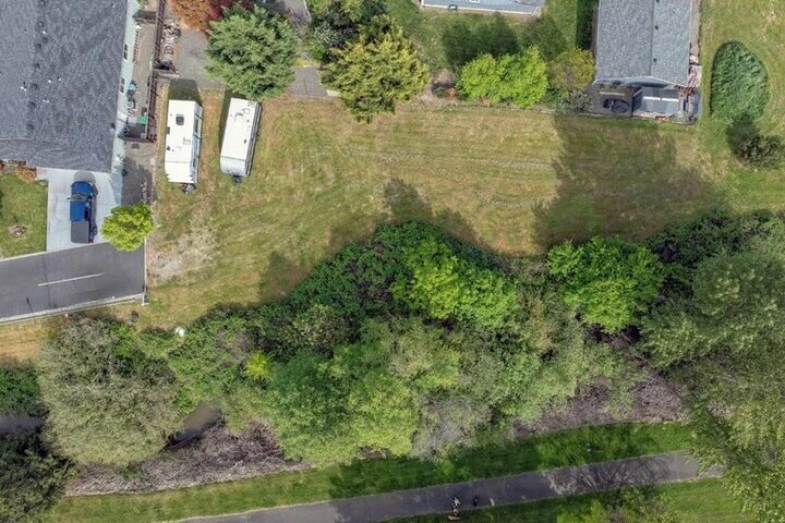 Property Photo: 895 Holley Way OR 97502