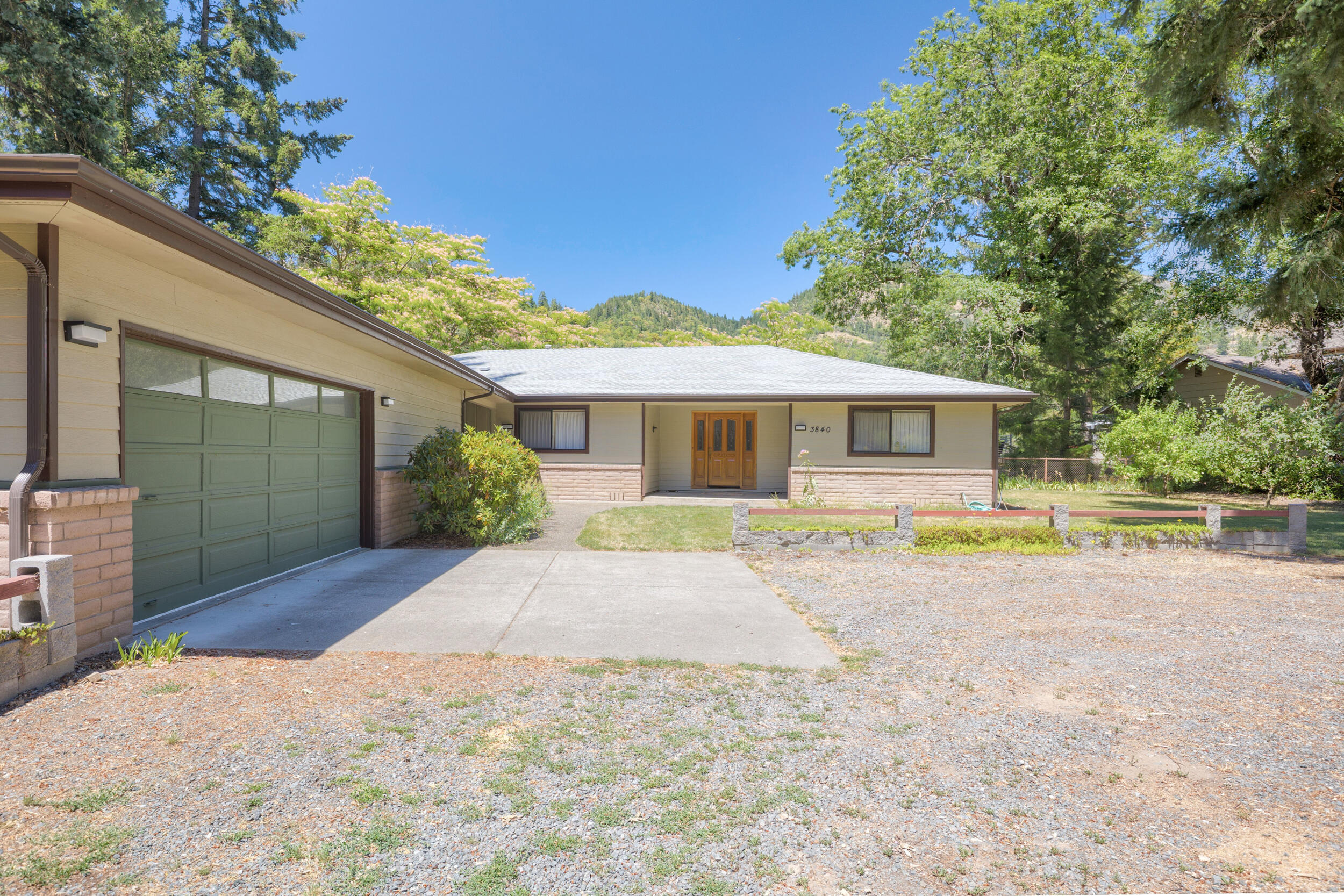 Property Photo:  3840 Almar Road  OR 97527 