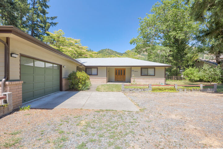 Property Photo:  3840 Almar Road  OR 97527 