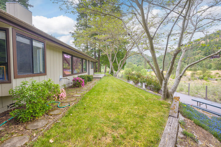 Property Photo: 3840 Almar Road OR 97527