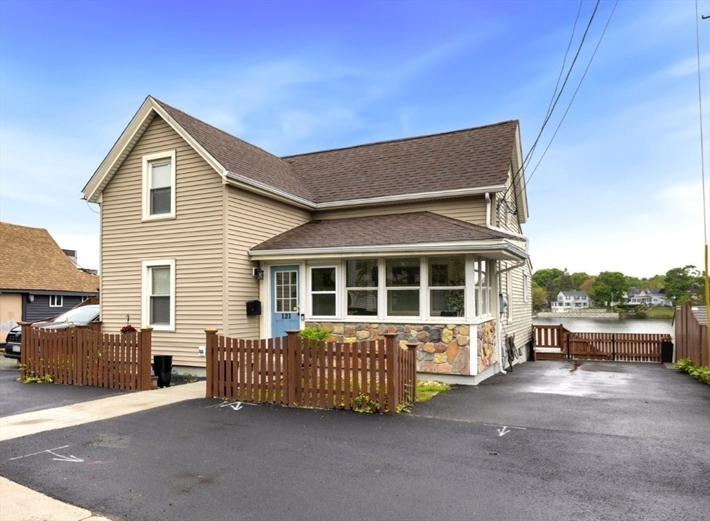 Property Photo:  121 Lynnfield St  MA 01904 