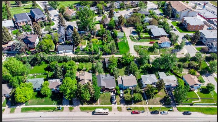 Property Photo:  48 Mission Road SW  AB T2S 3A2 