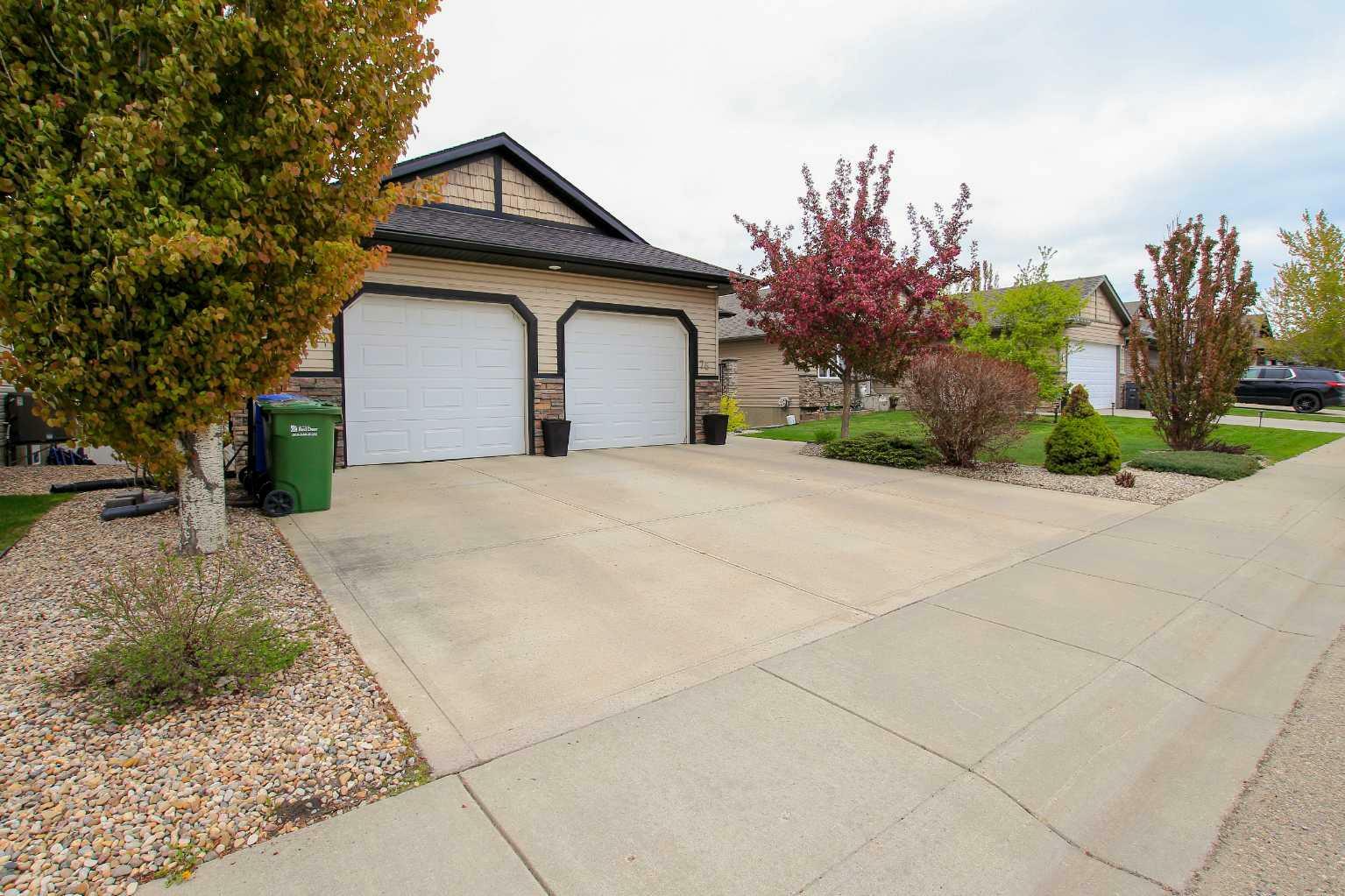 Property Photo: 76 Illingworth Close AB T4R 0B1