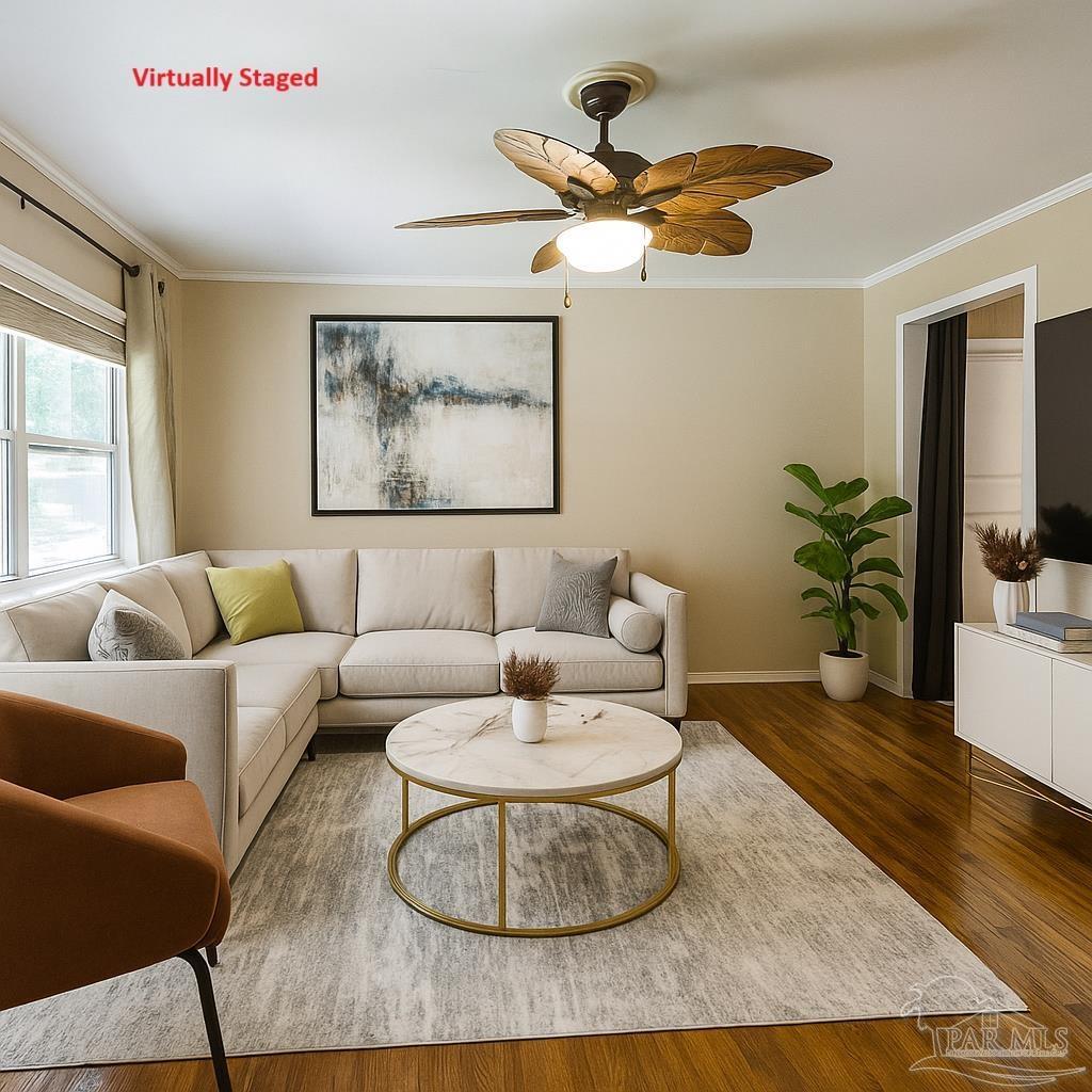 Property Photo: 10 Kennington Dr FL 32507