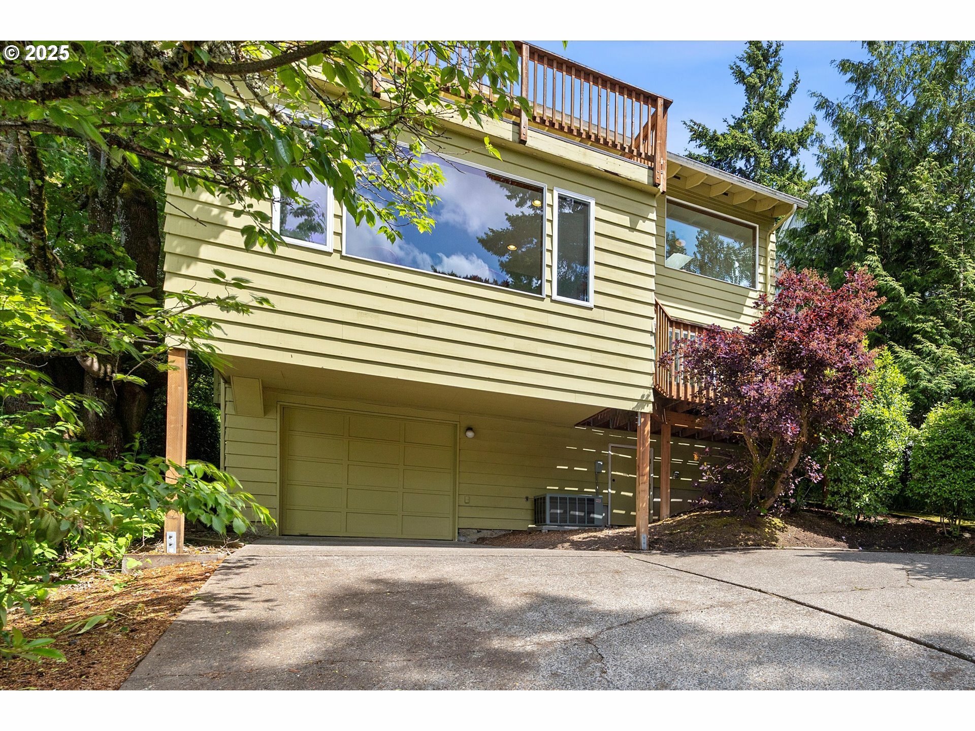 Property Photo: 7027 SW 33rd Pl OR 97219