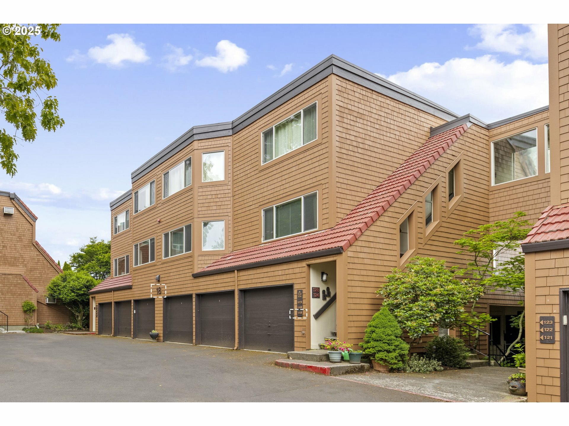 Property Photo: 125 Oswego OR 97035