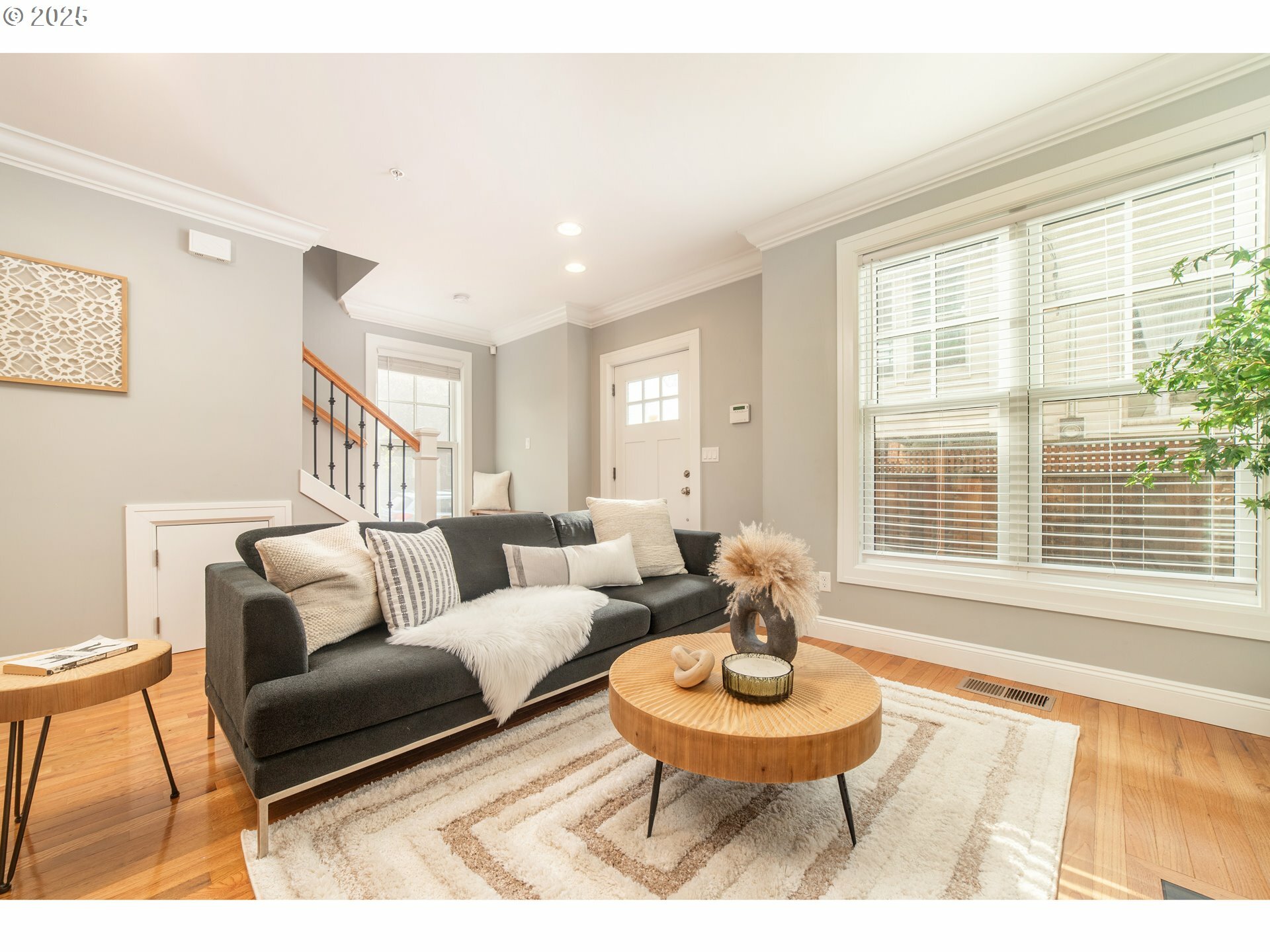 Property Photo: 621 NE Randall Ave OR 97232