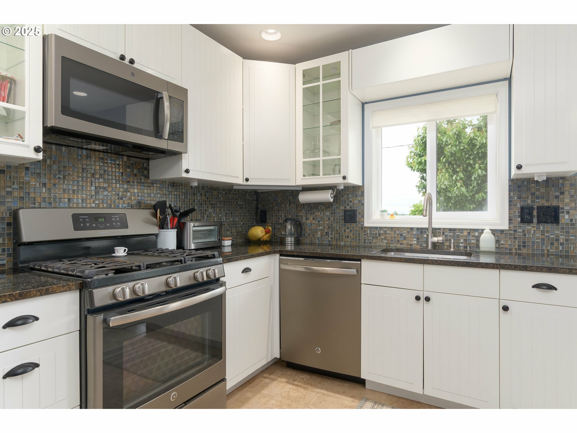 Property Photo: 2108 Charnelton Alley OR 97405