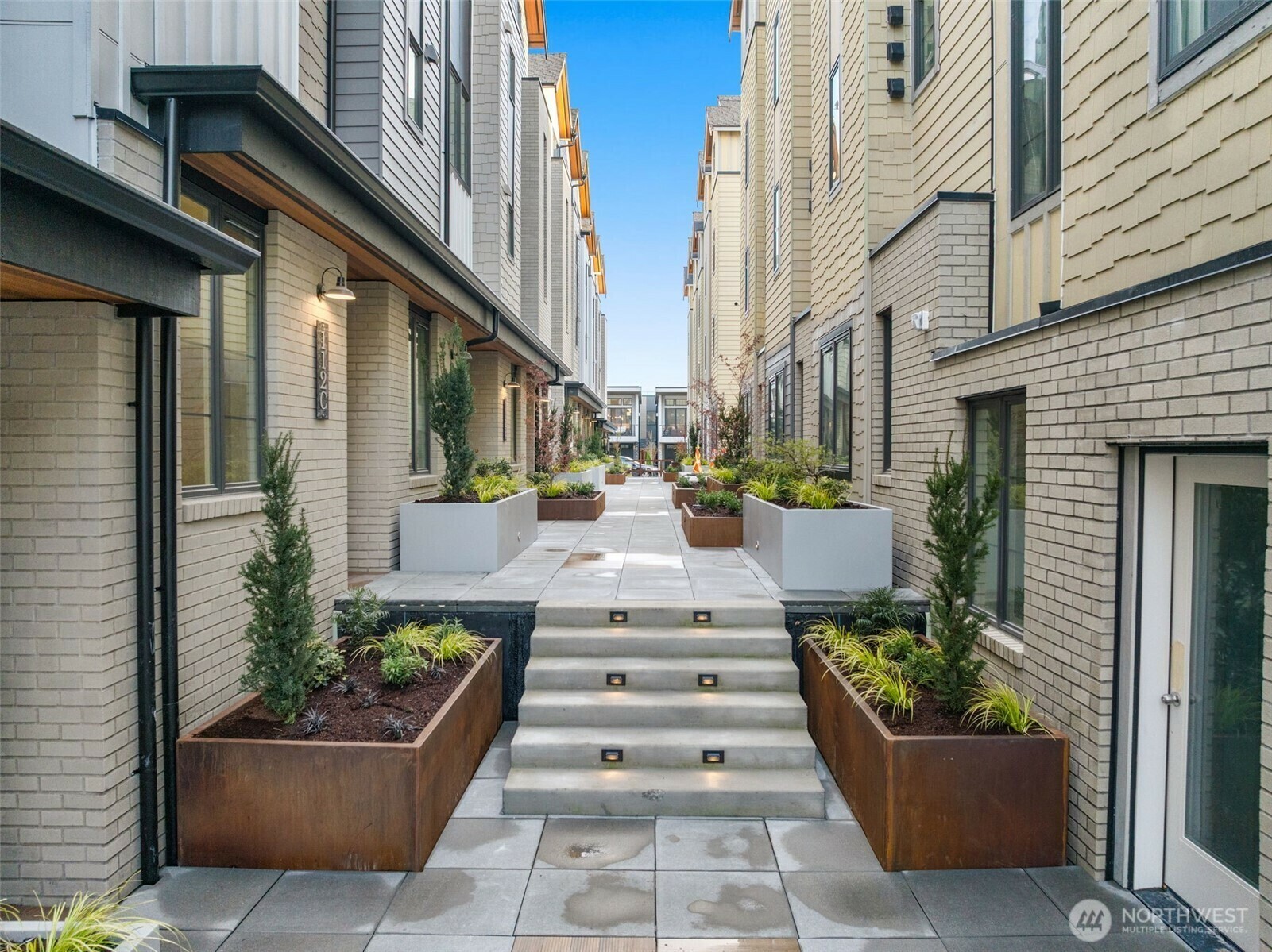 Property Photo: 116 A 2nd Ave S WA 98033