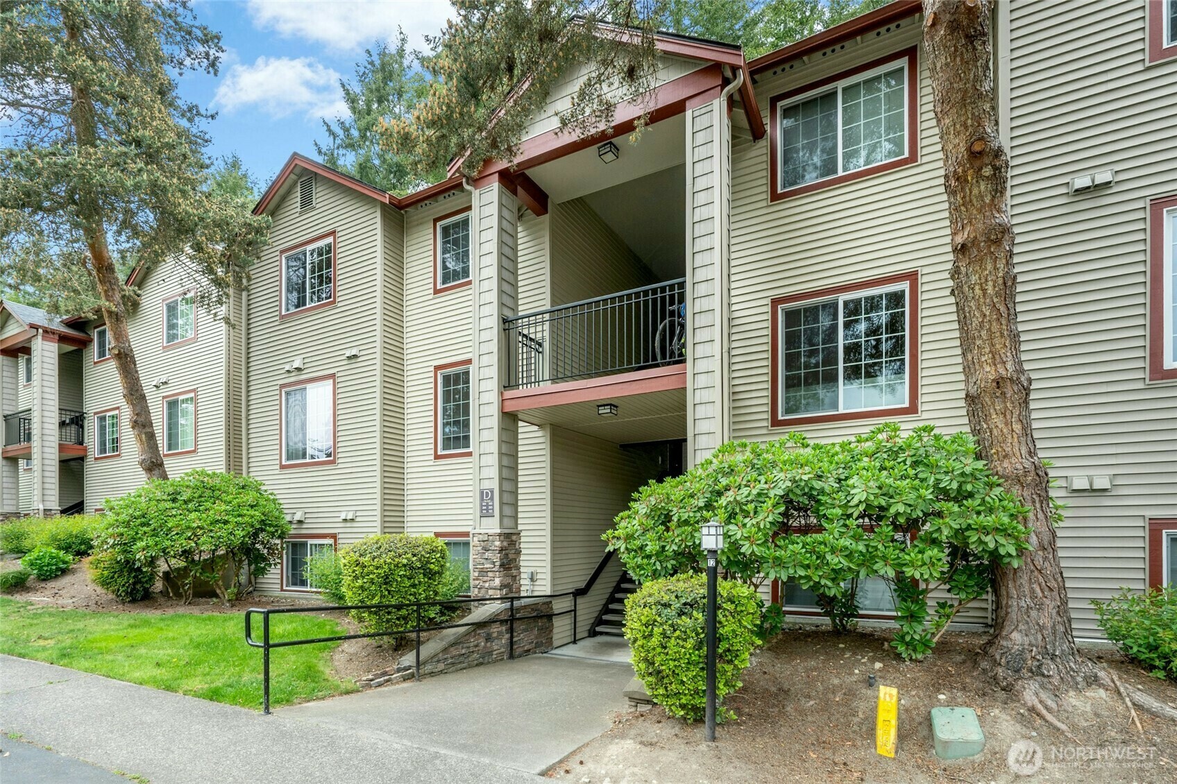 Property Photo: 25025 SE Klahanie Boulevard D204 WA 98029