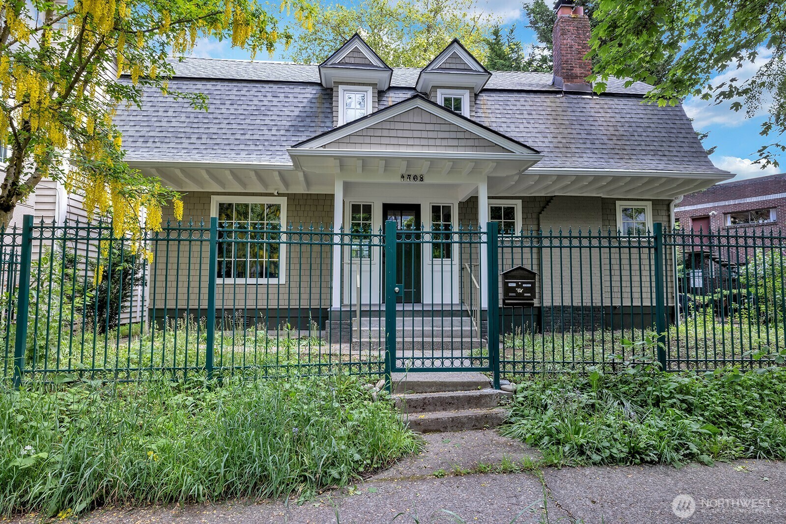 Property Photo: 1708 18th Avenue WA 98122