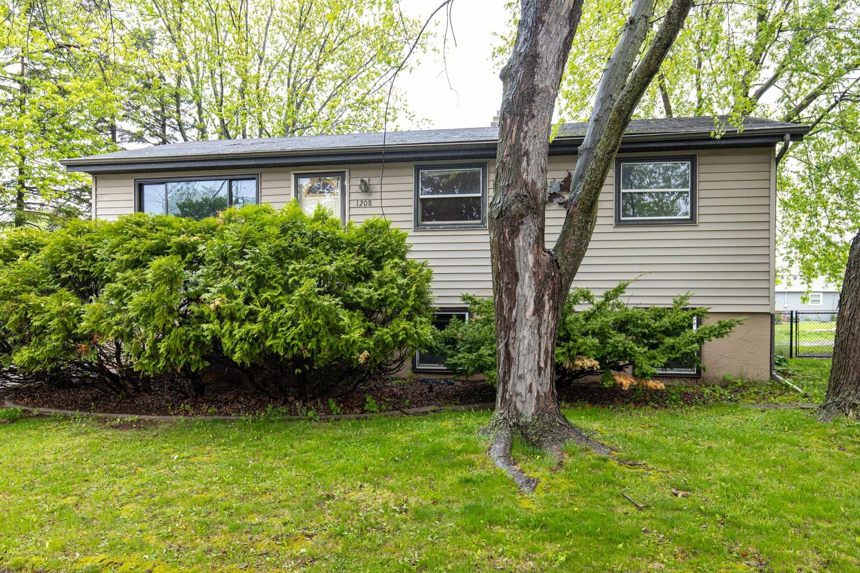 Property Photo: 1208 E Layton Avenue WI 54915