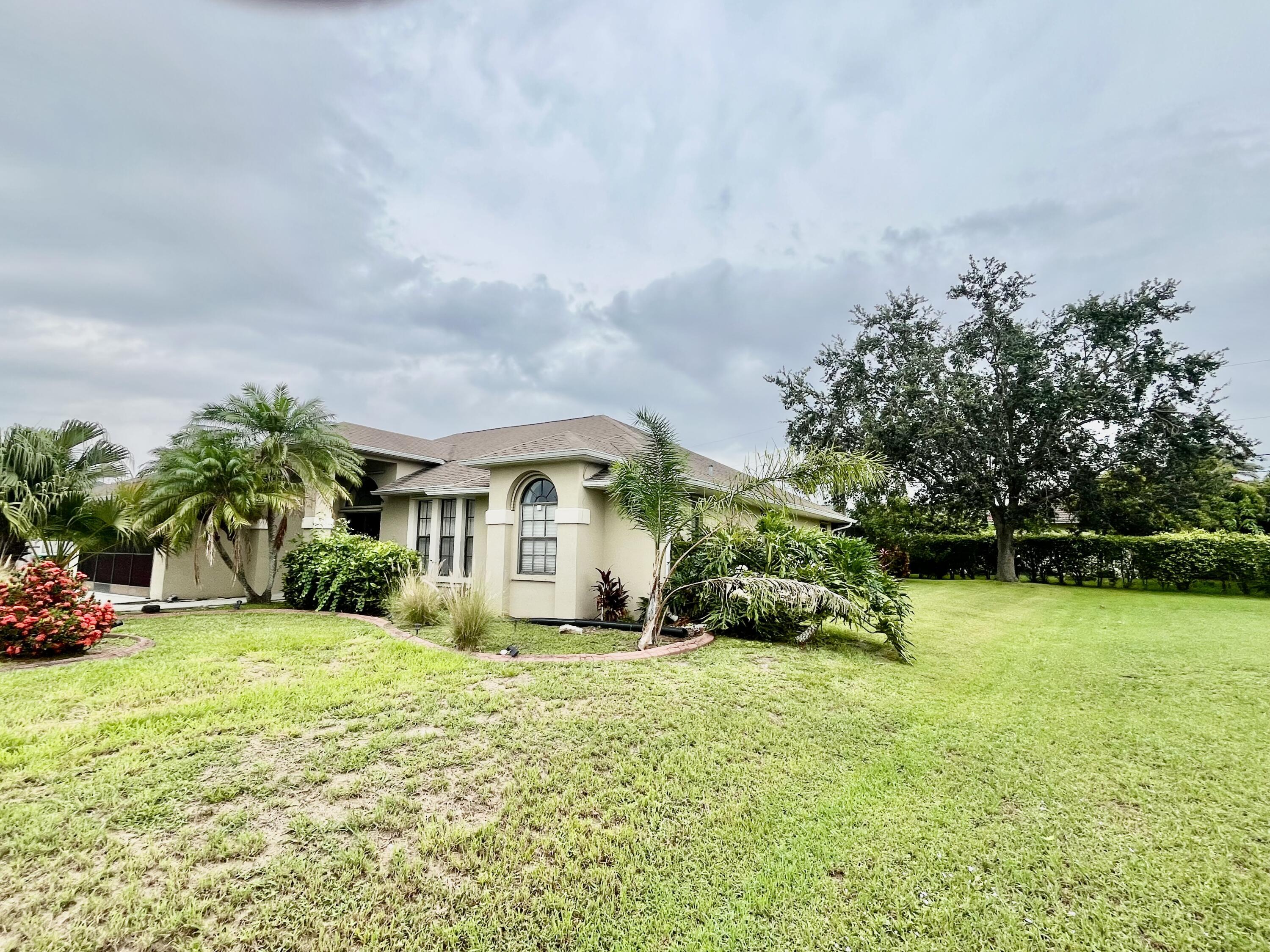 Property Photo: 3103 SE Mall Terrace S FL 34984