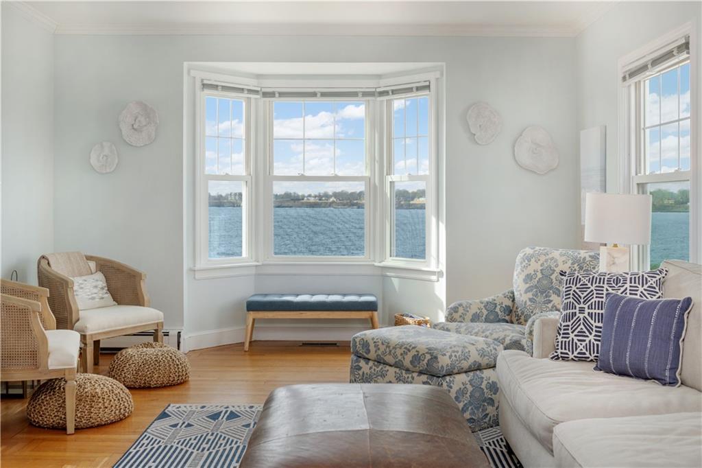 Property Photo:  112 Esplanade  RI 02842 