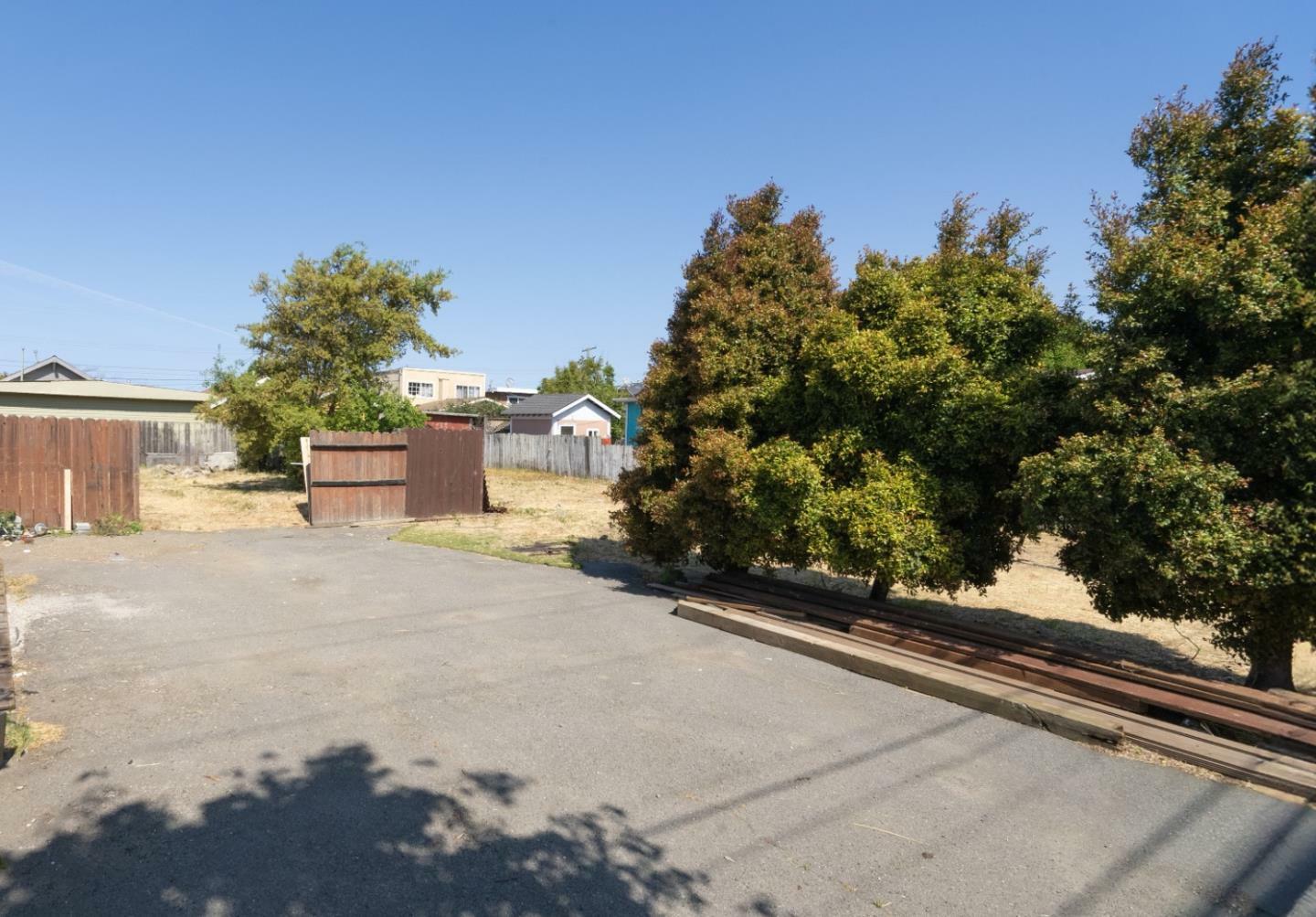 Property Photo: 333 Harbour Way South CA 94804