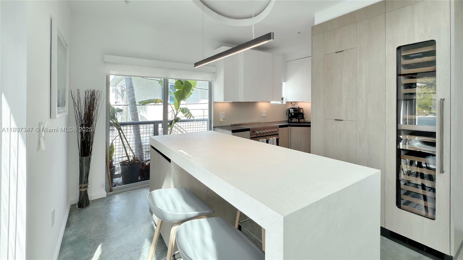 Property Photo:  734 Michigan Ave 7  FL 33139 