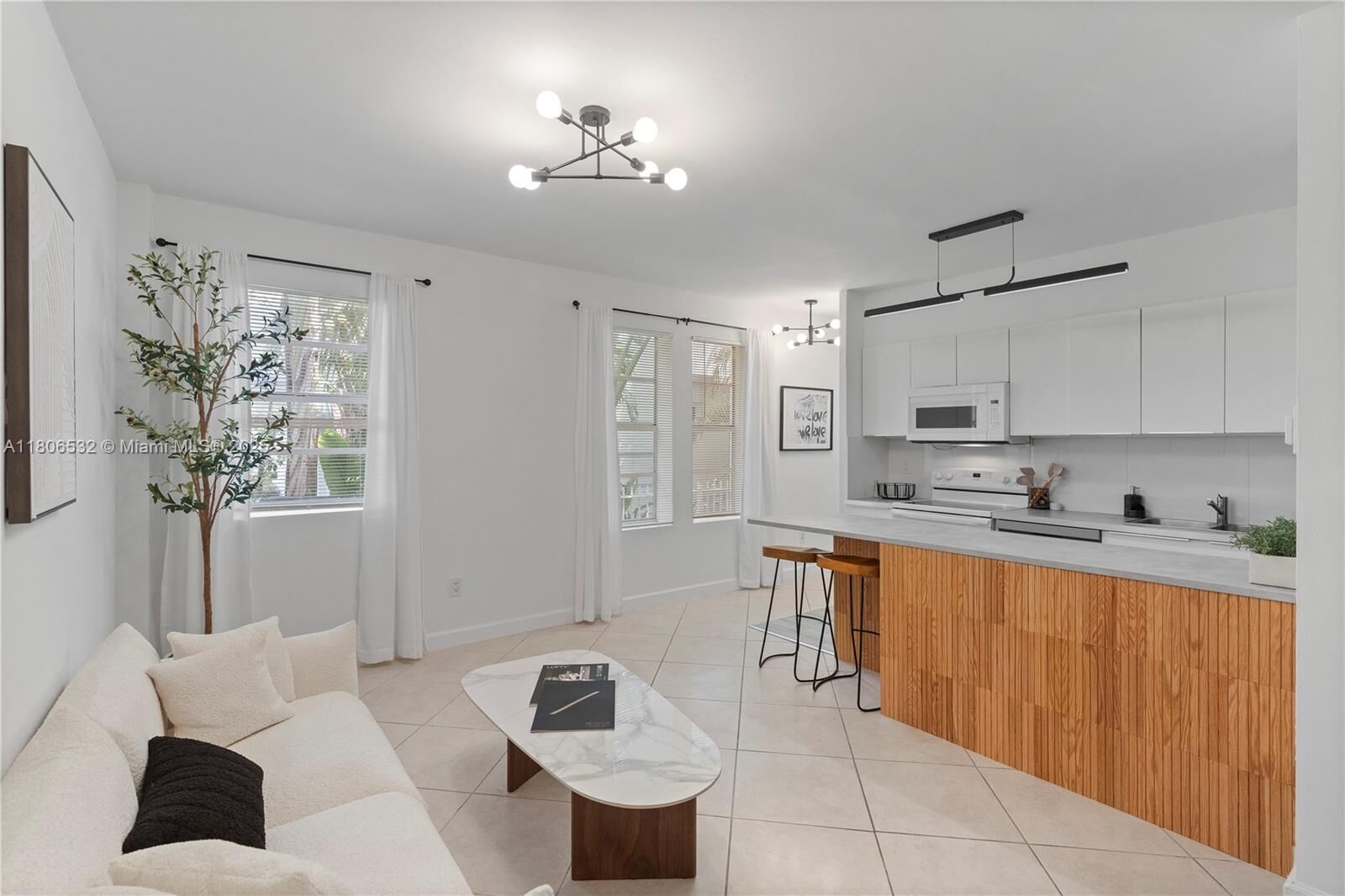 Property Photo:  1559 Michigan Ave 102  FL 33139 