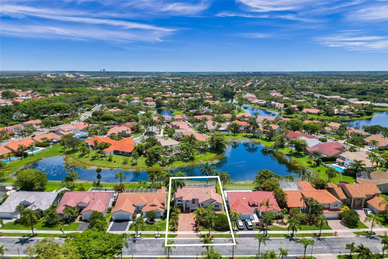 Property Photo: 594 Spinnaker FL 33326