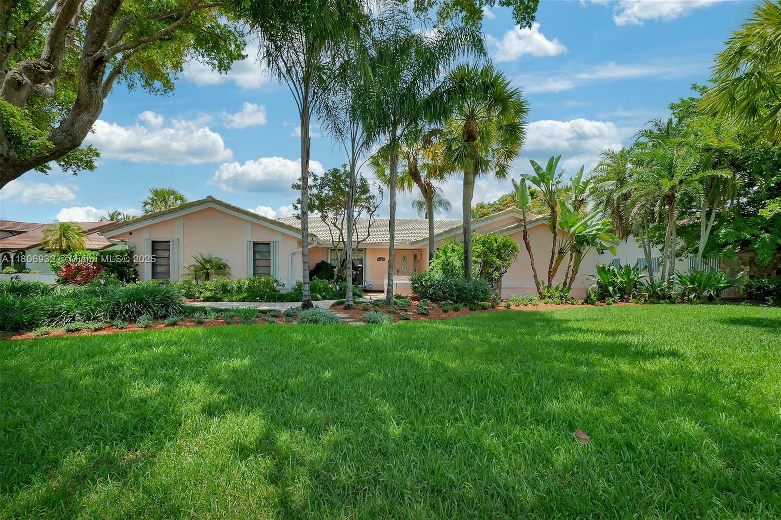 Property Photo: 9620 E Calusa Club Dr FL 33186