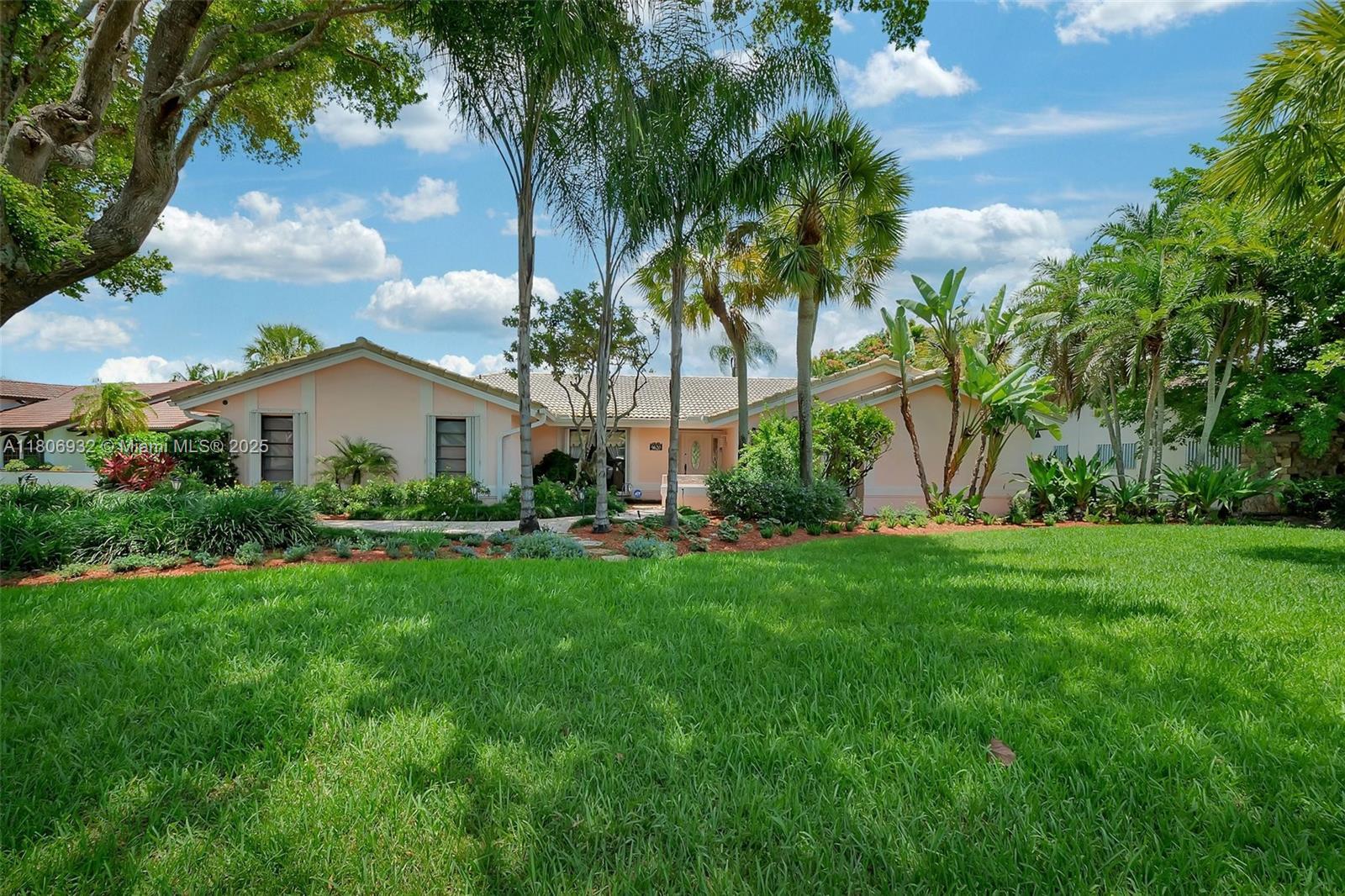 Property Photo:  9620 E Calusa Club Dr  FL 33186 
