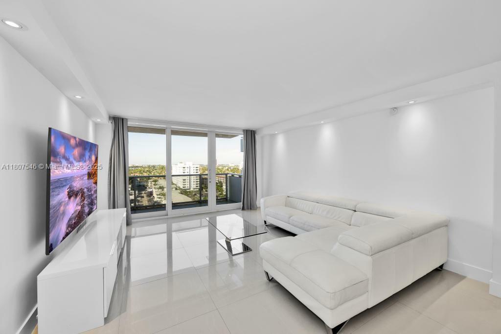 Property Photo: 3140 S Ocean Dr 1011 FL 33009