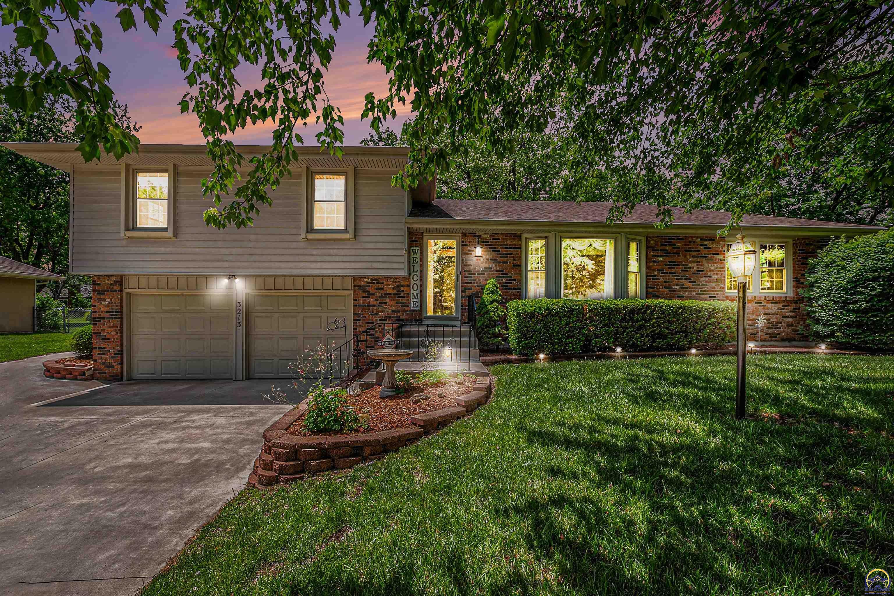 Property Photo: 3213 SE Arbor Dr KS 66605
