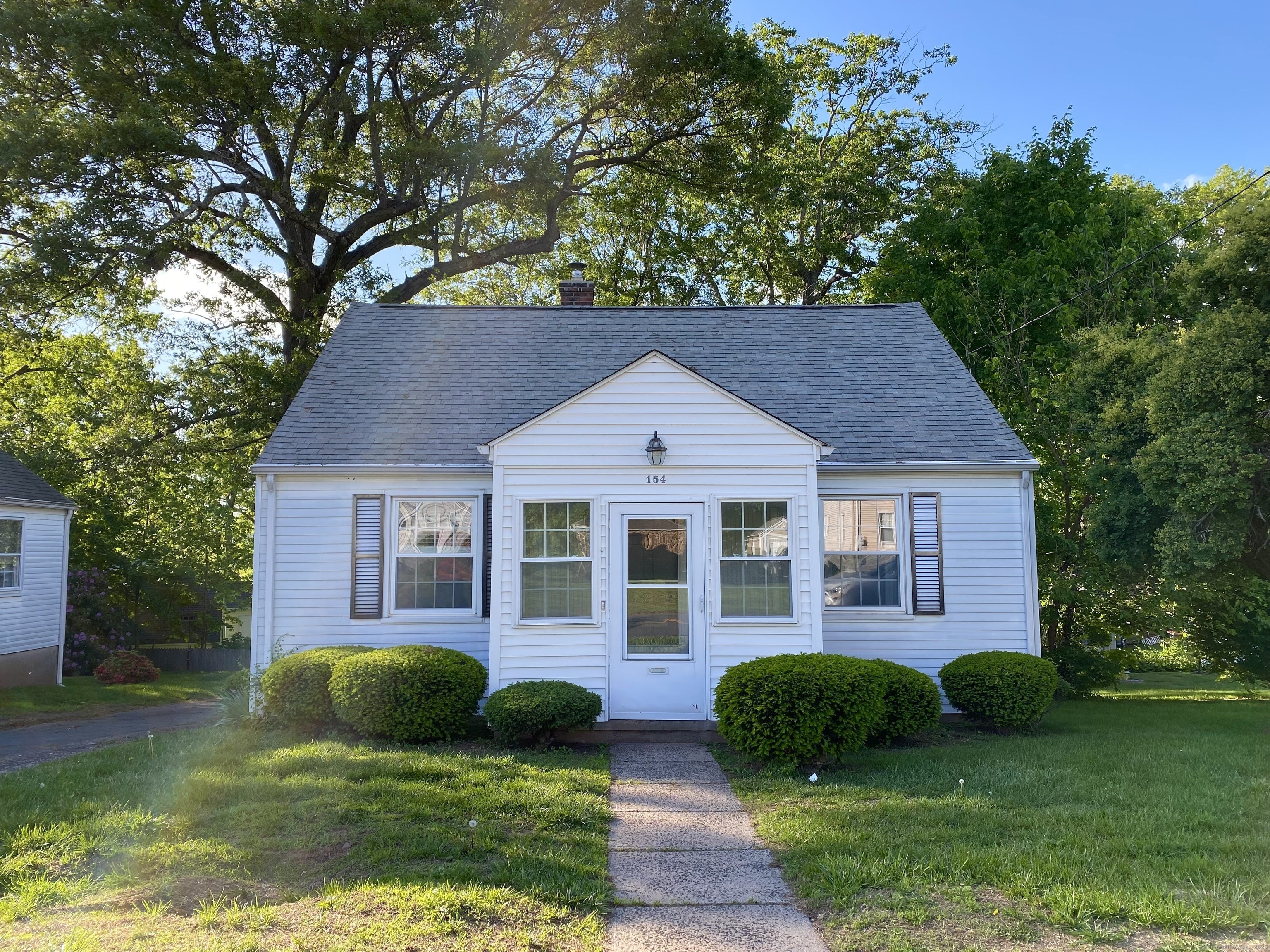 Property Photo:  154 Wall Street  CT 06475 