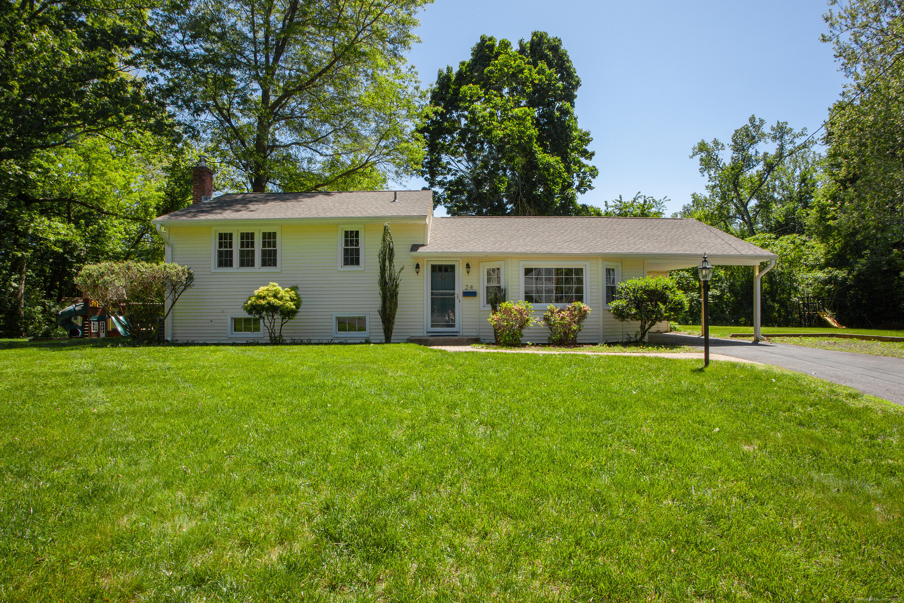 Property Photo: 24 Shady Brook Drive CT 06107