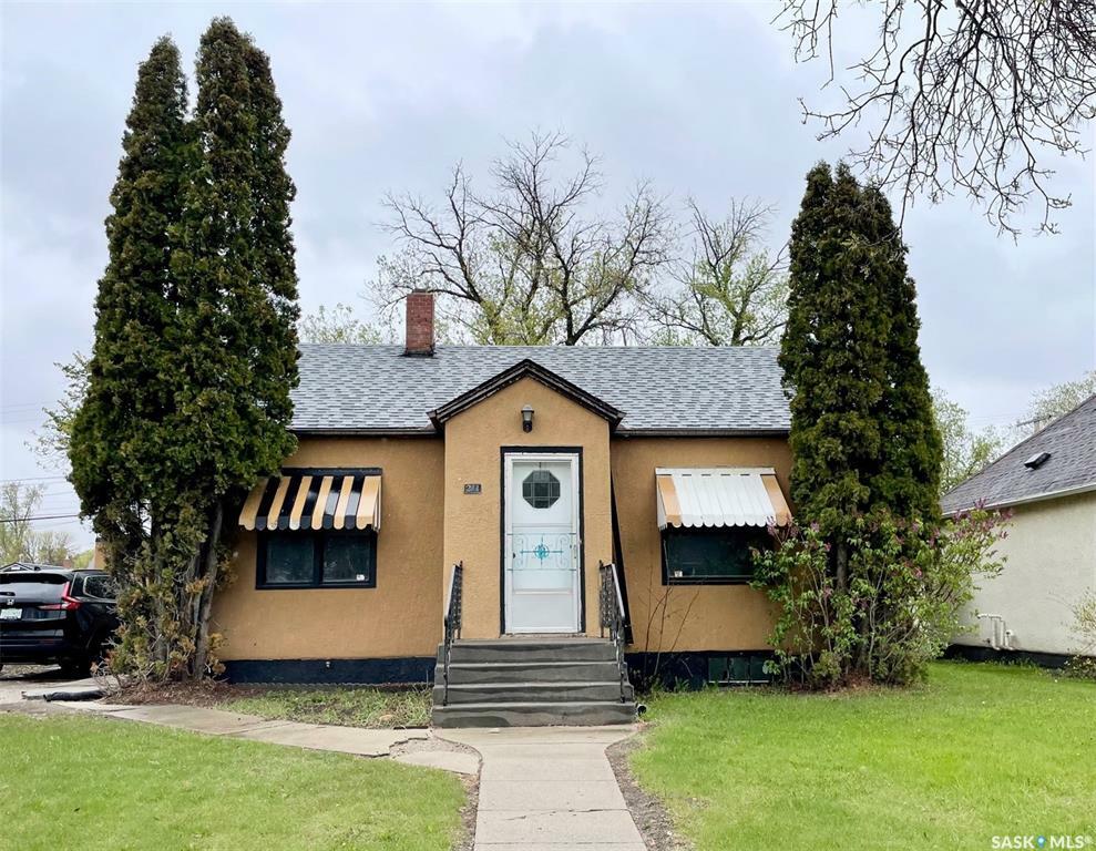Property Photo:  211 Broadway Street W  SK S3N 0M9 