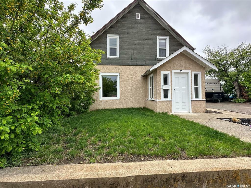 Property Photo: 49 9th Avenue NE SK S9H 2R9