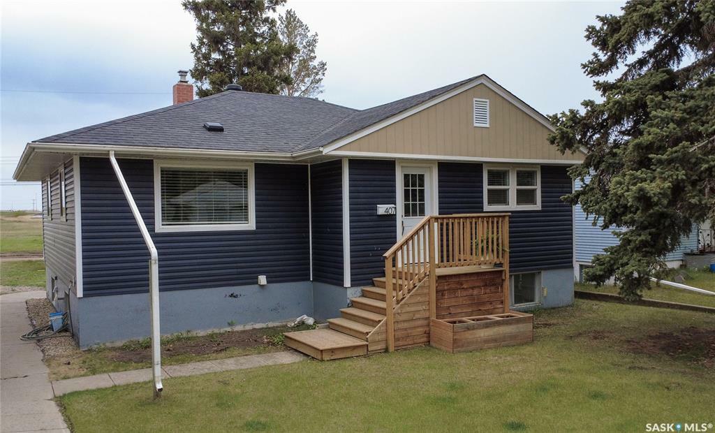 Property Photo: 407 108th Street W SK S7N 1R1