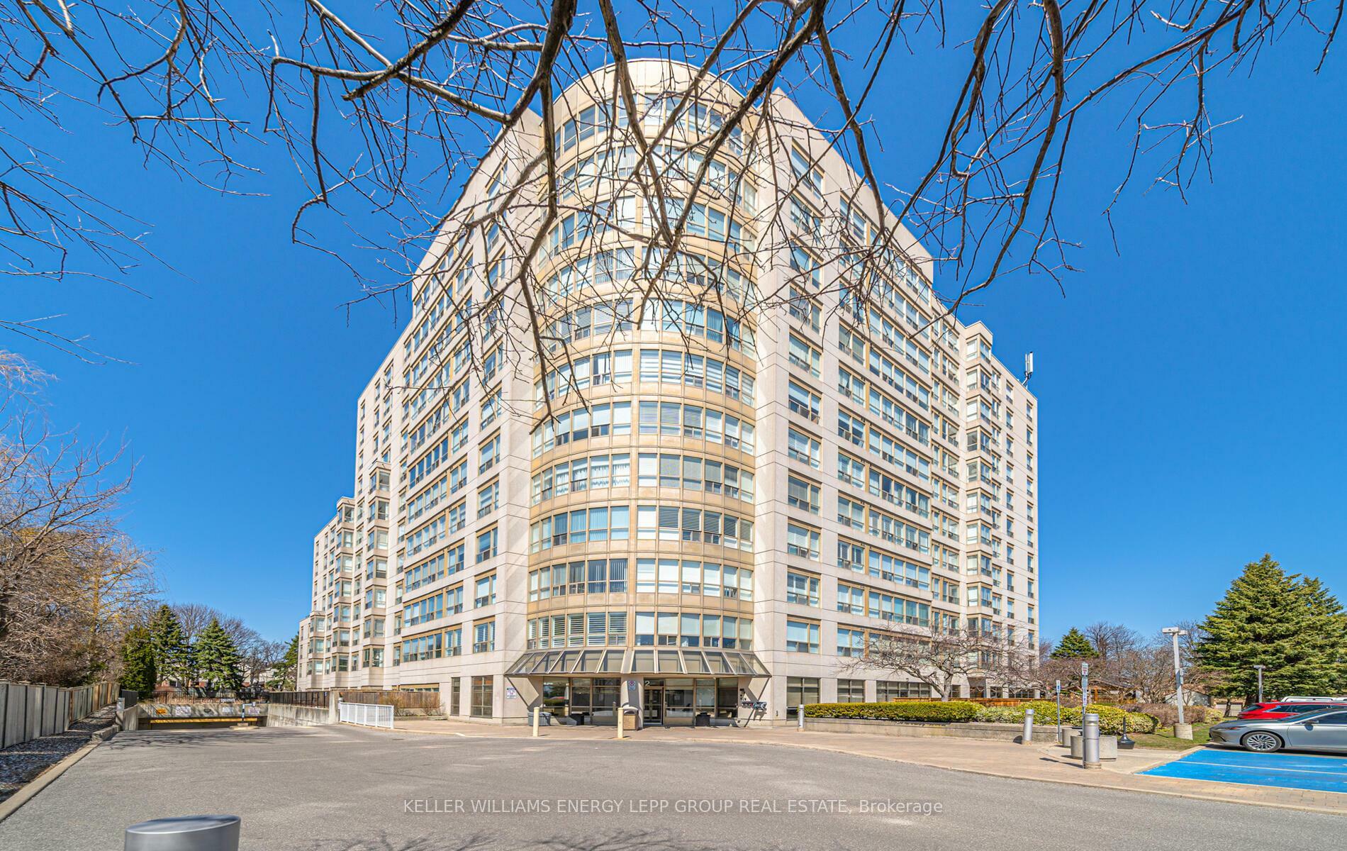Property Photo: 712 Rossland Road E 1007 ON L1N 9E8