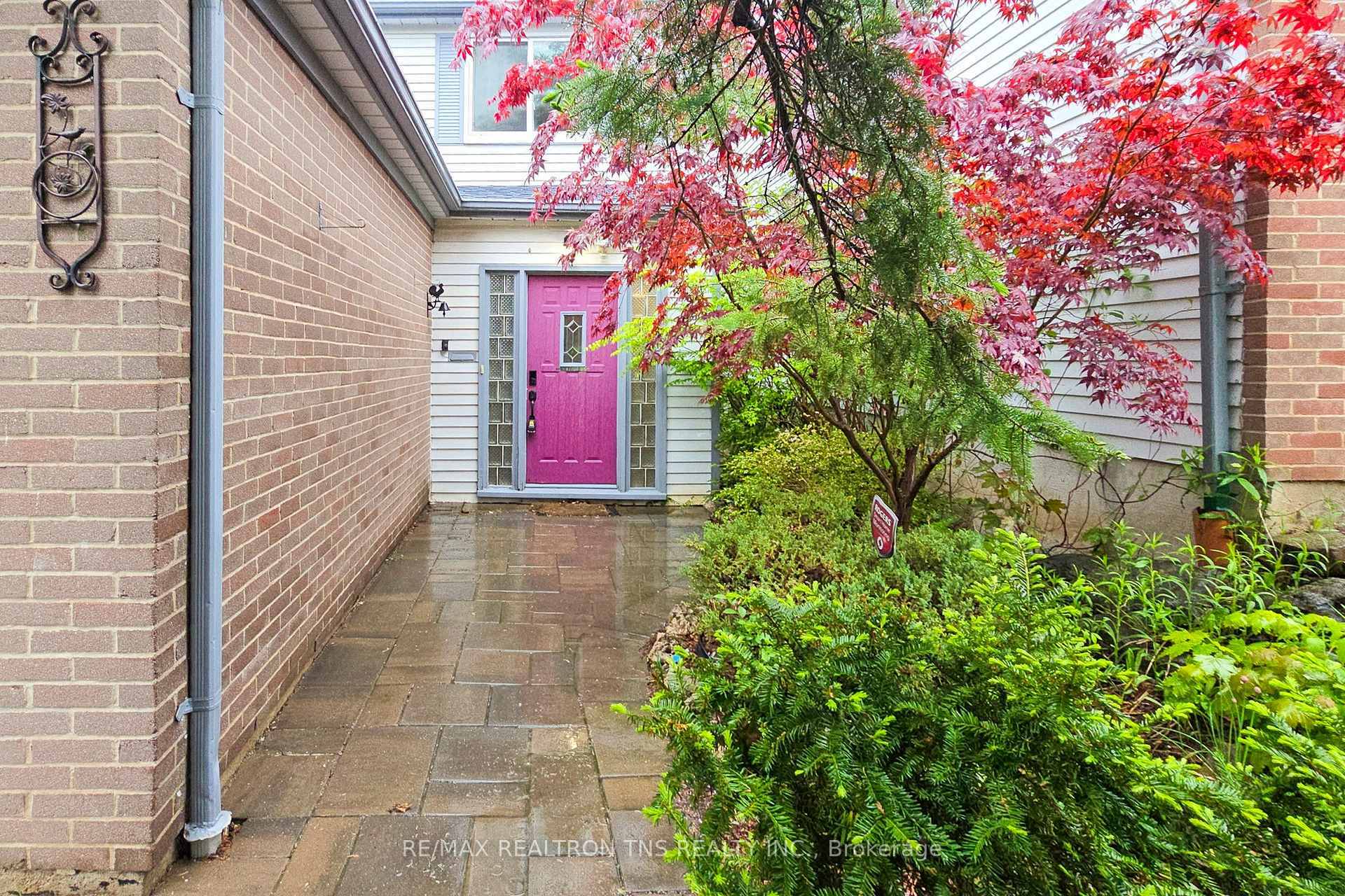 Property Photo: 60 Springhead Gardens ON L4C 5B9