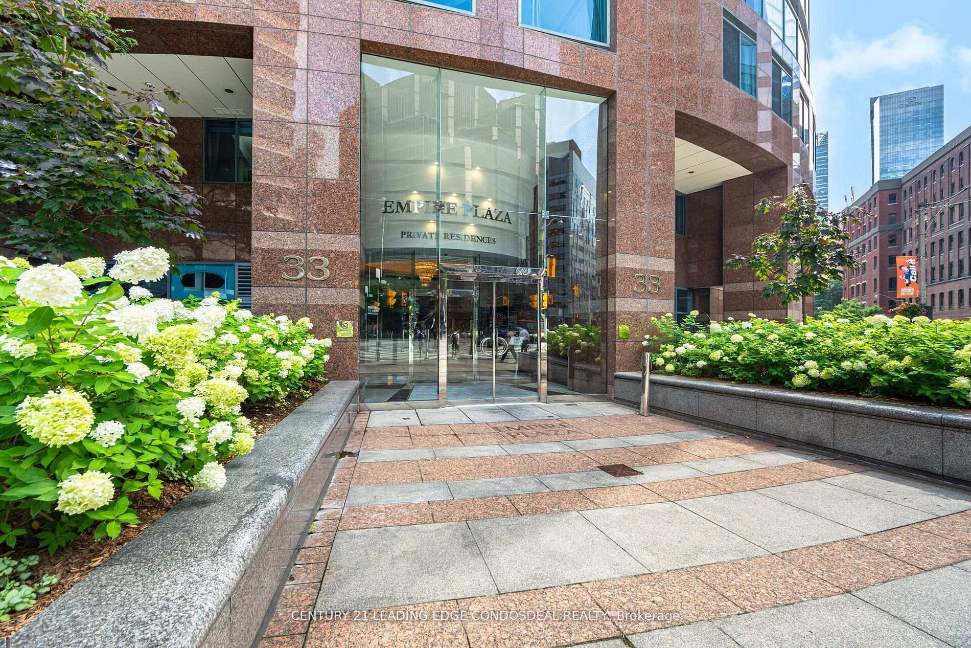 Photo de la propriété: 33 University Avenue 2106 ON M5J 2S7