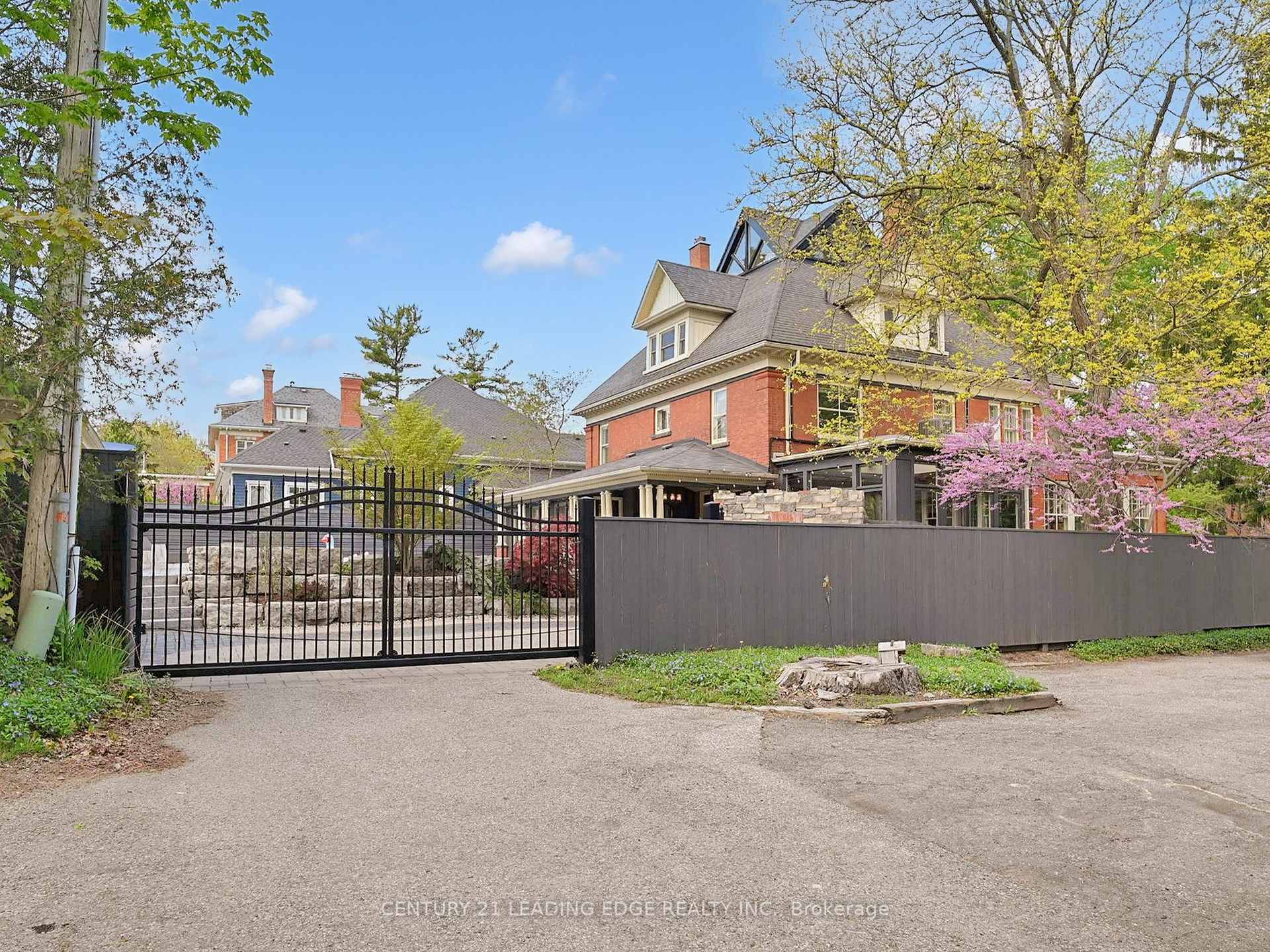 Property Photo: 18 Brant Road N ON N1S 2W1