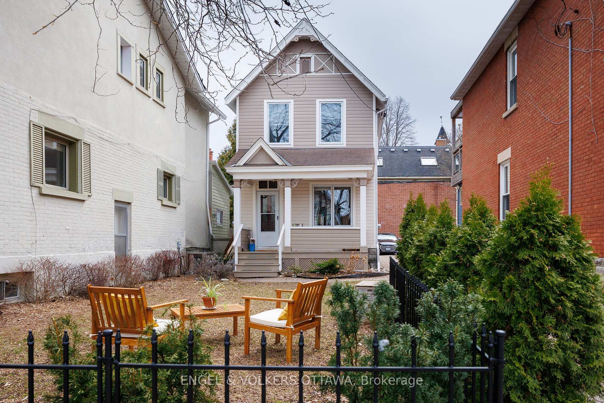 Photo de la propriété:  92 Third Avenue  ON K1S 2J8 