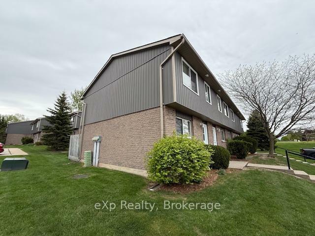 Property Photo: 850 Walsh Street W 29 ON N2Z 1P1