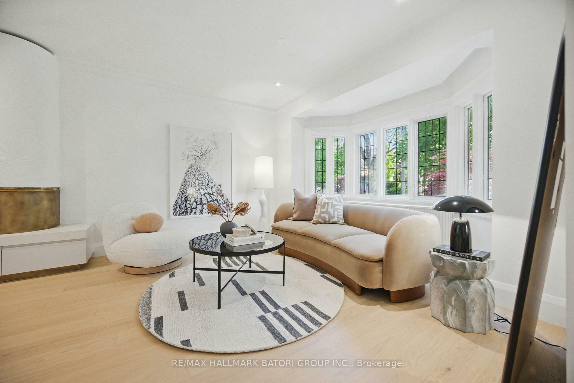 Property Photo:  190 Strathallan Boulevard  ON M5N 1T1 