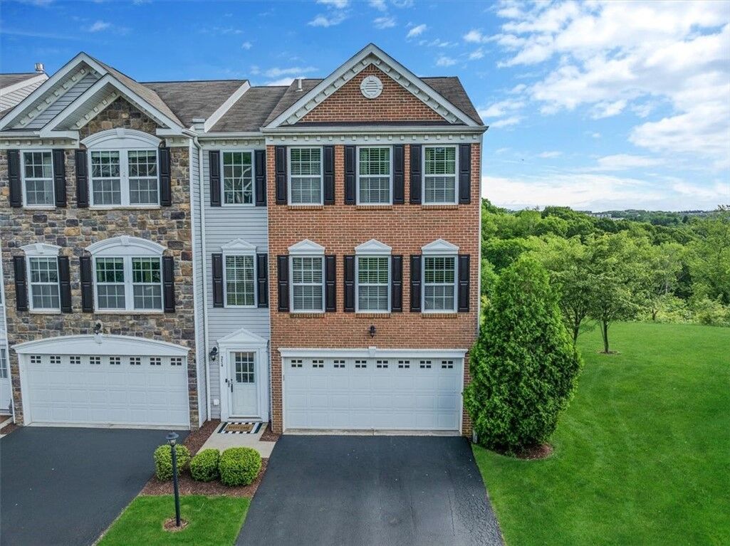 Property Photo: 254 Grace Manor Dr PA 15108