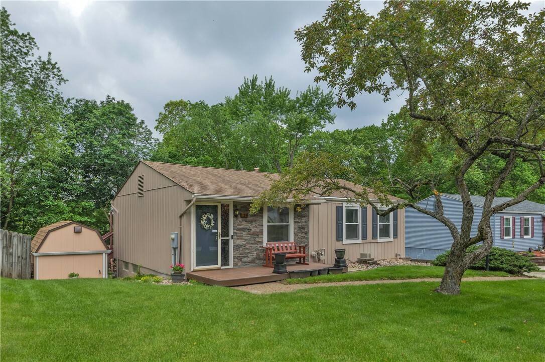 Property Photo: 124 Skyline Dr PA 15239
