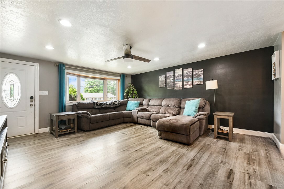 Property Photo: 415 Governor Dr PA 15101