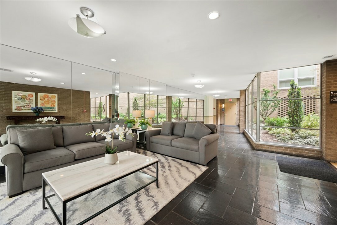 Property Photo: 5100 5th Ave 407 PA 15232
