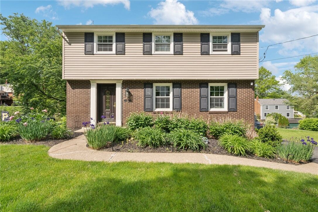 Property Photo:  282 Carmell Dr  PA 15241 