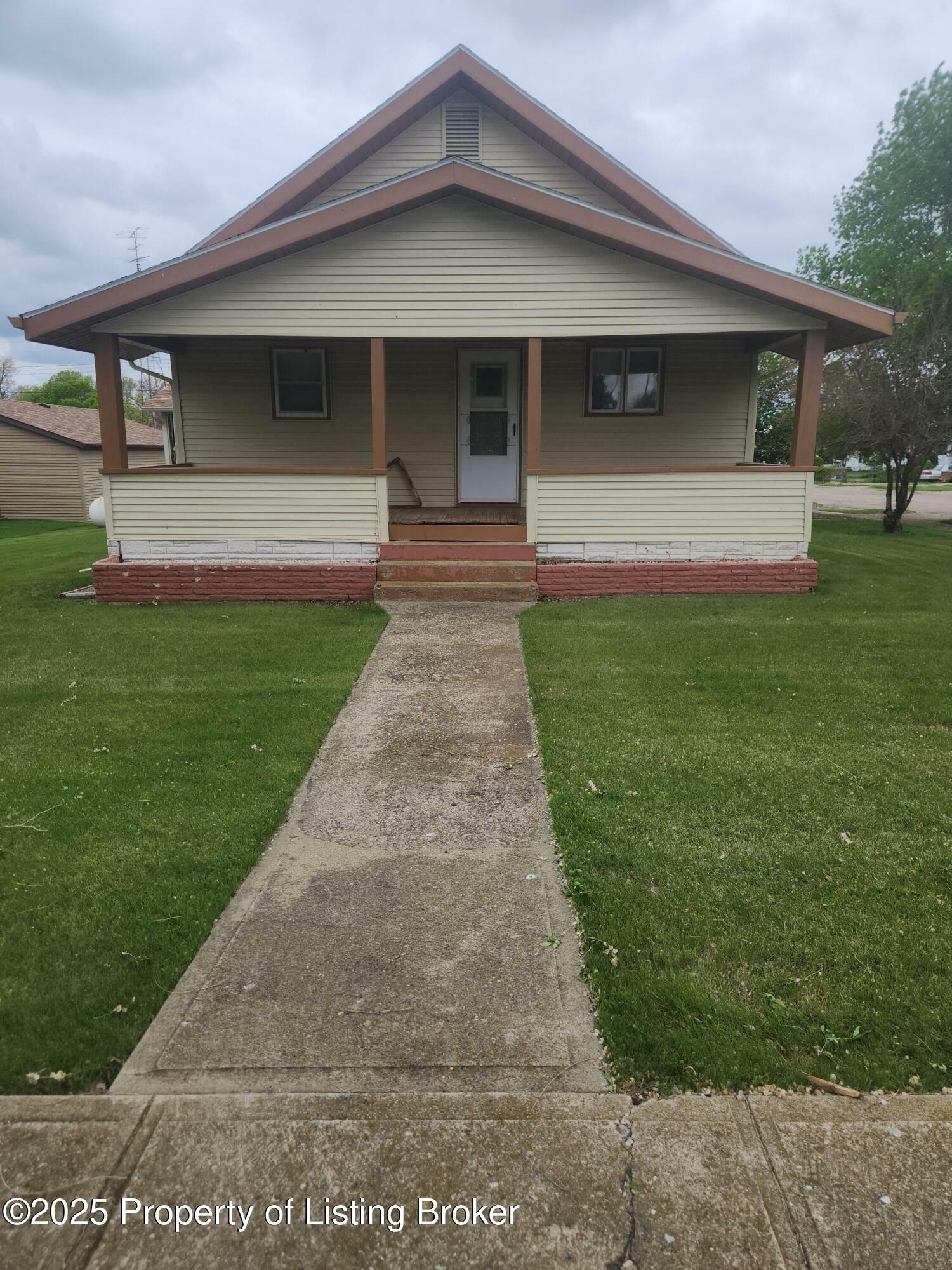 Property Photo: 214 3rd Avenue E ND 58562