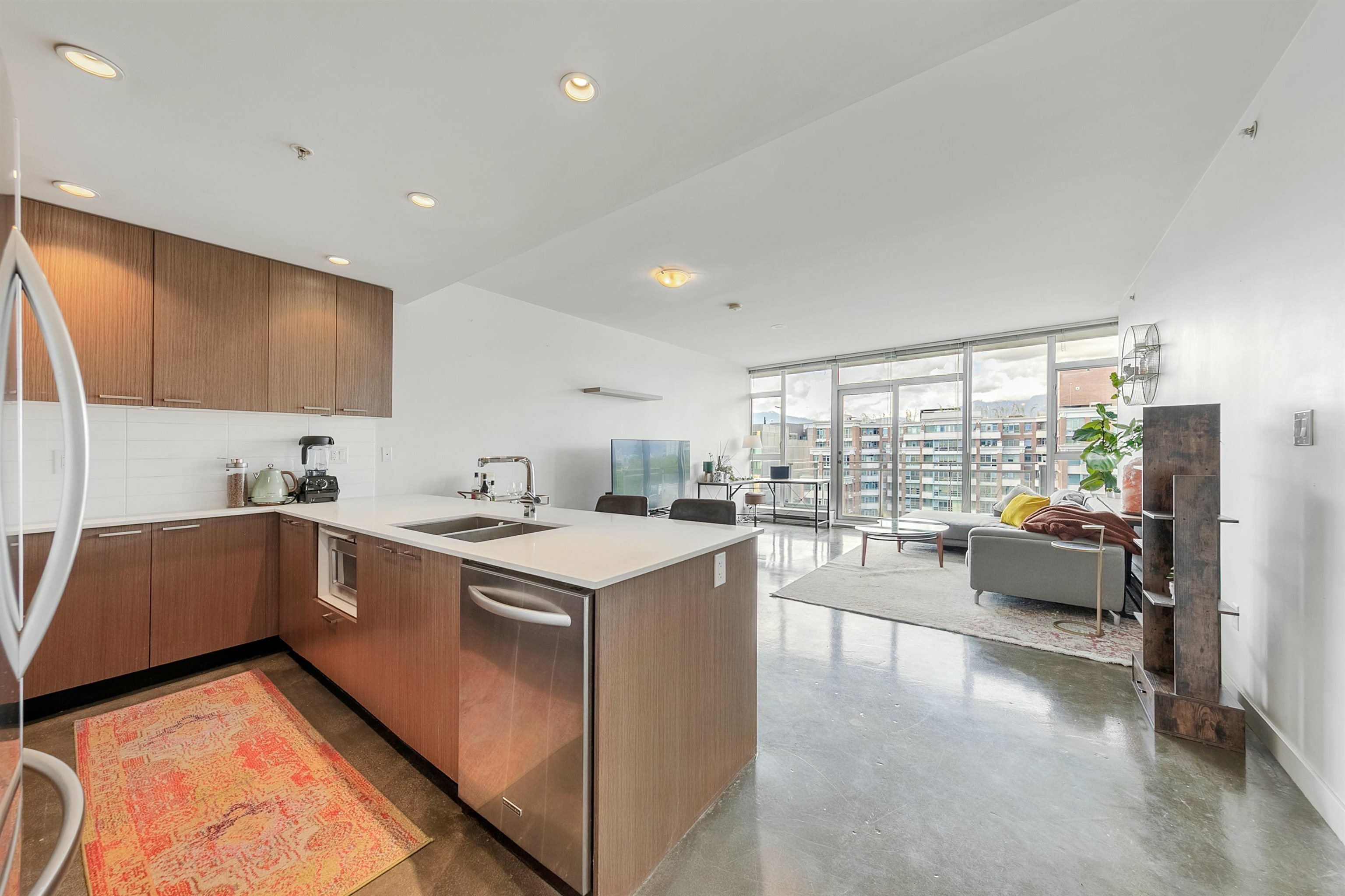 Property Photo: 221 Union Street 906 BC V6A 0B4