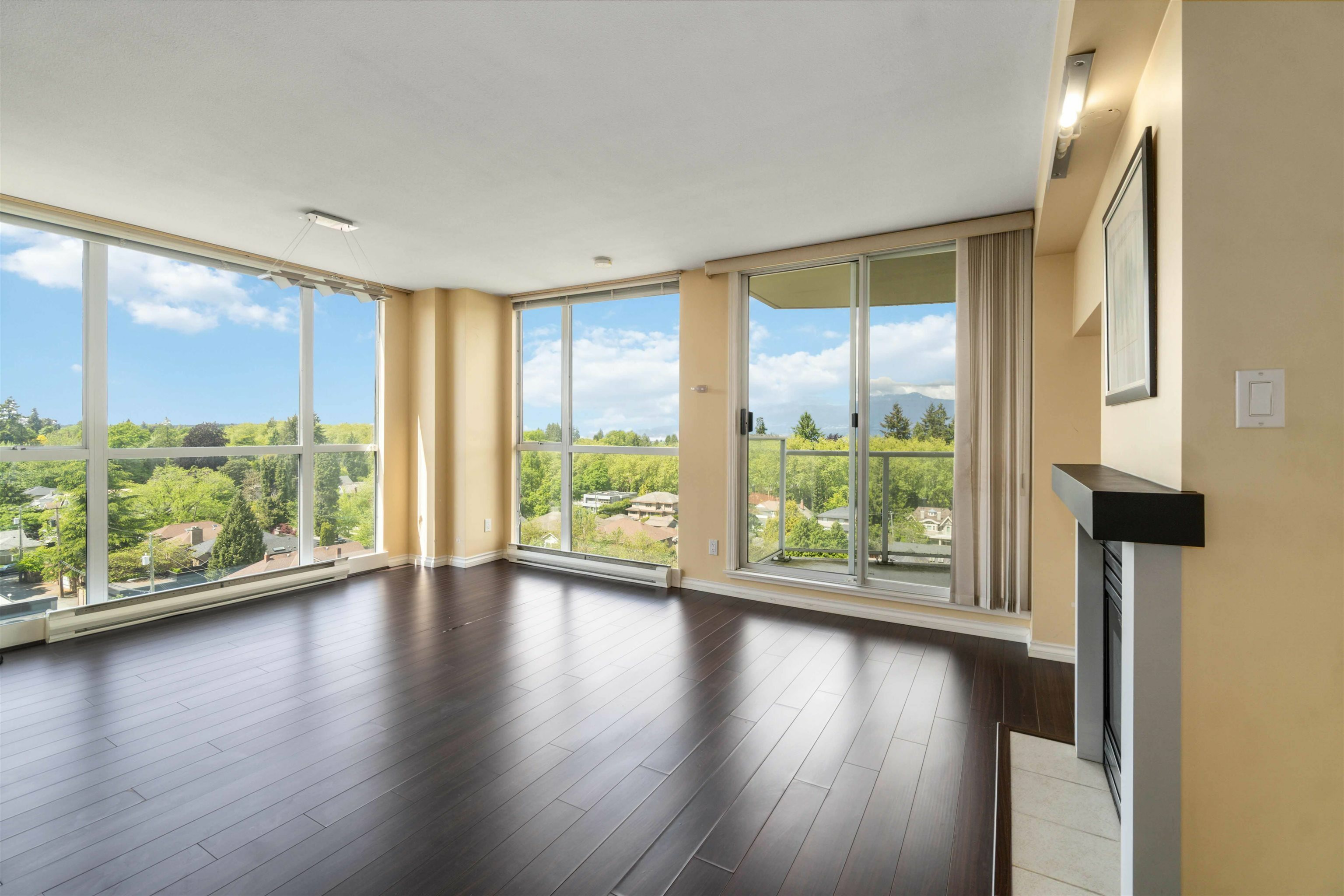 Property Photo: 2121 W 38th Avenue 1002 BC V6M 1R8