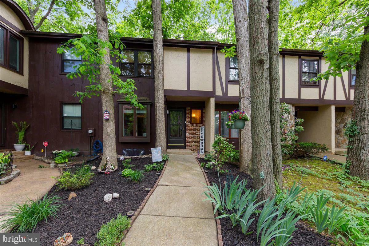 Property Photo:  915 Burberry Court  NJ 08081 