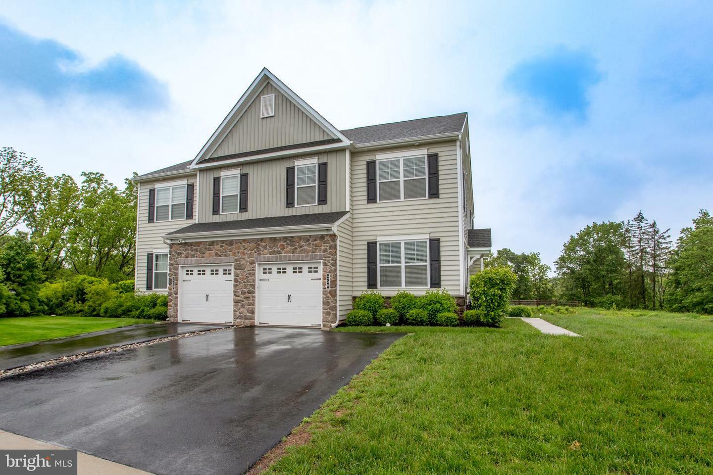 Property Photo: 256 Hillstone Circle PA 18964