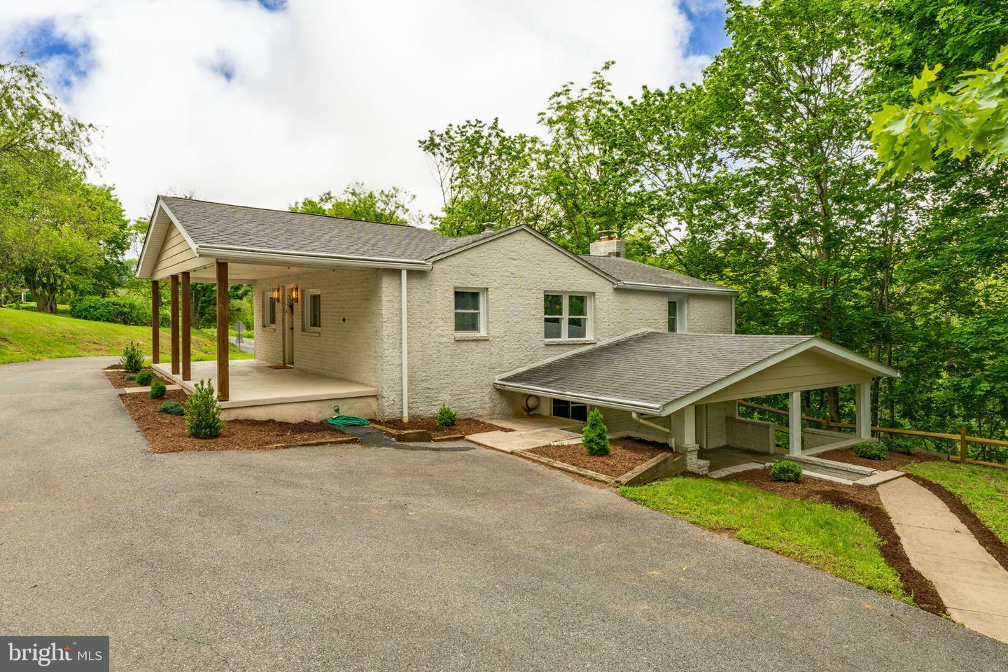 Property Photo: 884 Grange Road PA 19533